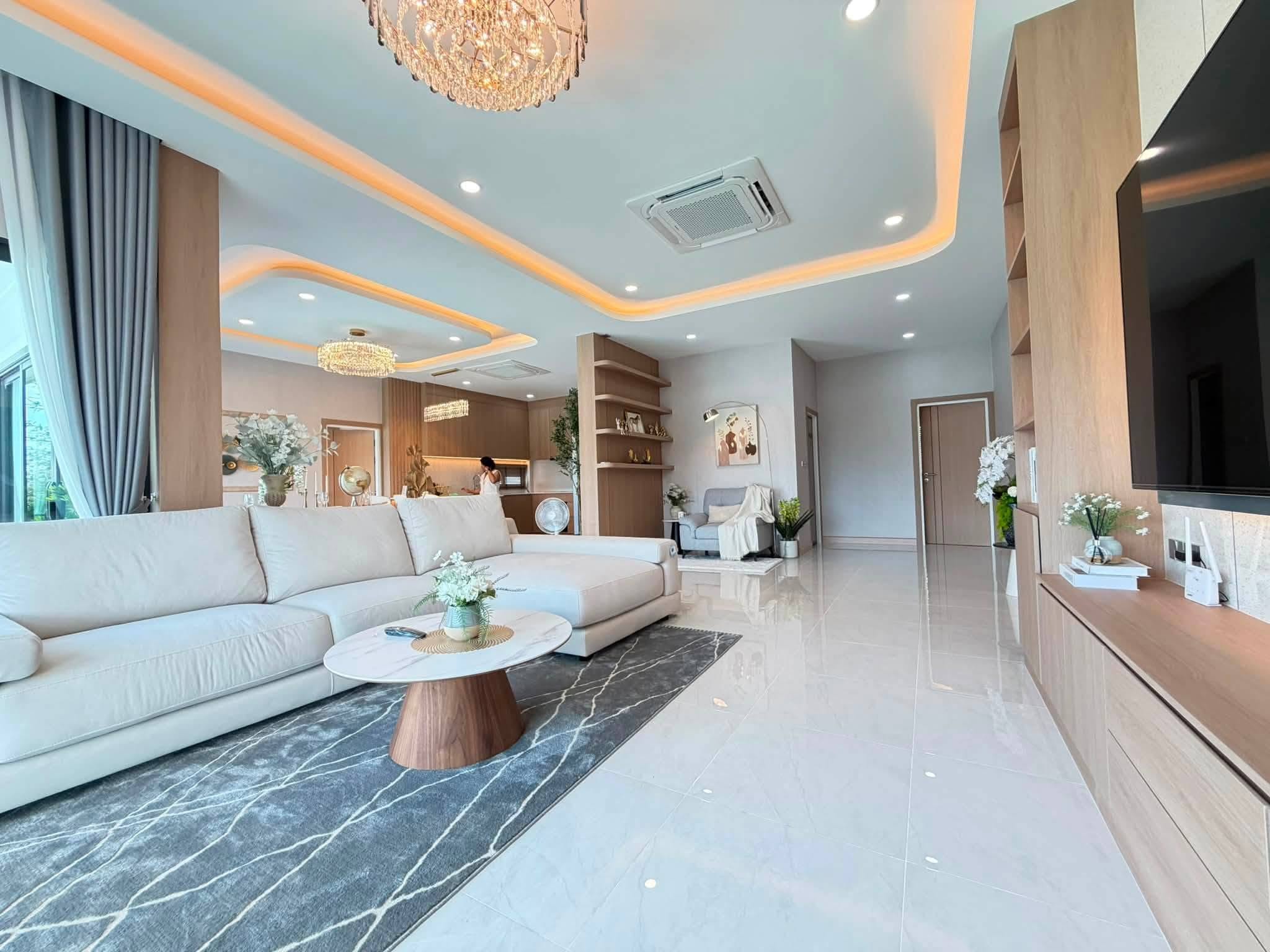 Stunning Pool Villa 4 Bed, 5 Bath 112 SQW. @ Huai Yai