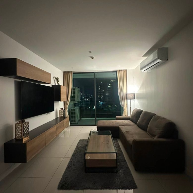 Good Location Condo 1 Bed, 1 Bath 65 SQM. @ The Point Pratamnak Condo