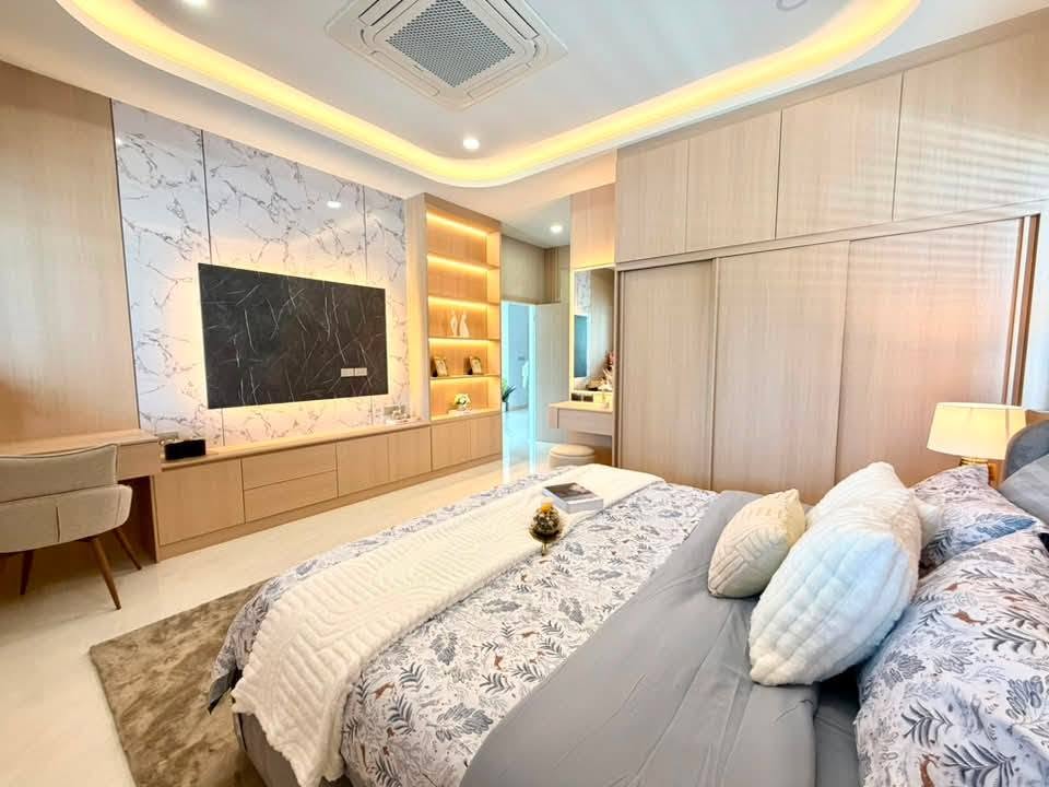 Stunning Pool Villa 4 Bed, 5 Bath 112 SQW. @ Huai Yai