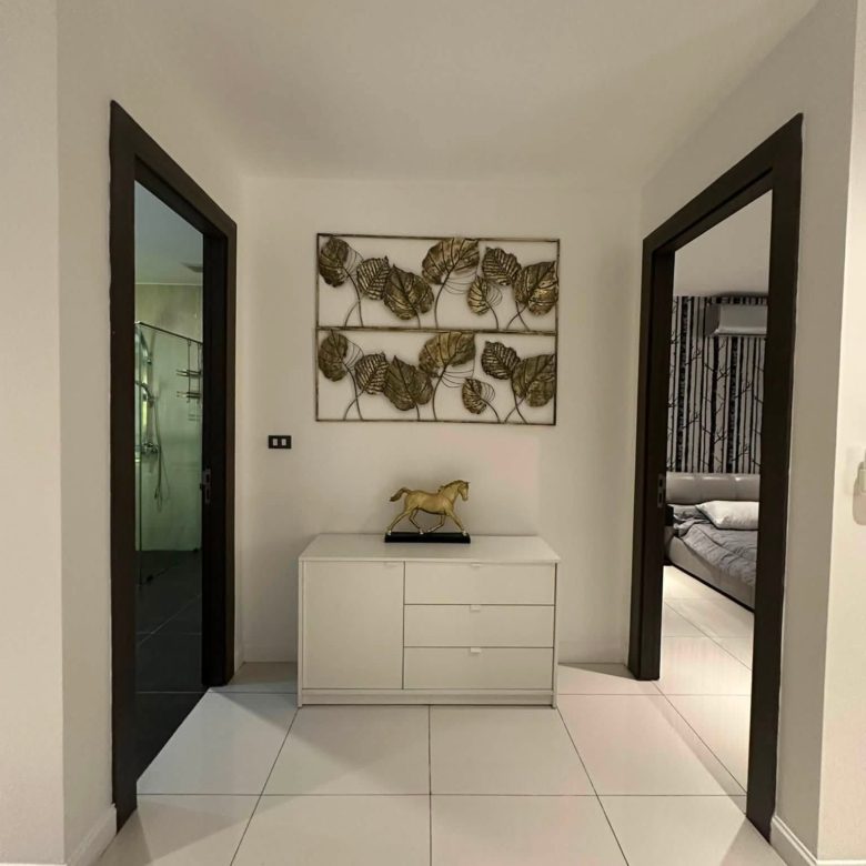 Good Location Condo 1 Bed, 1 Bath 65 SQM. @ The Point Pratamnak Condo