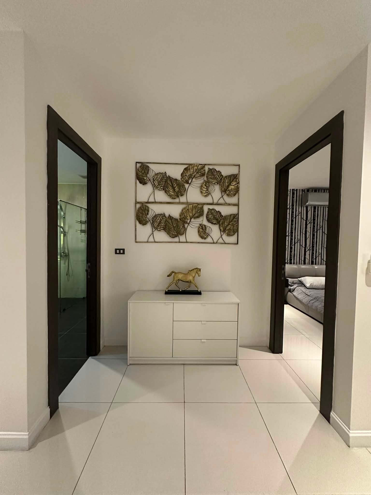 Good Location Condo 1 Bed, 1 Bath 65 SQM. @ The Point Pratamnak Condo