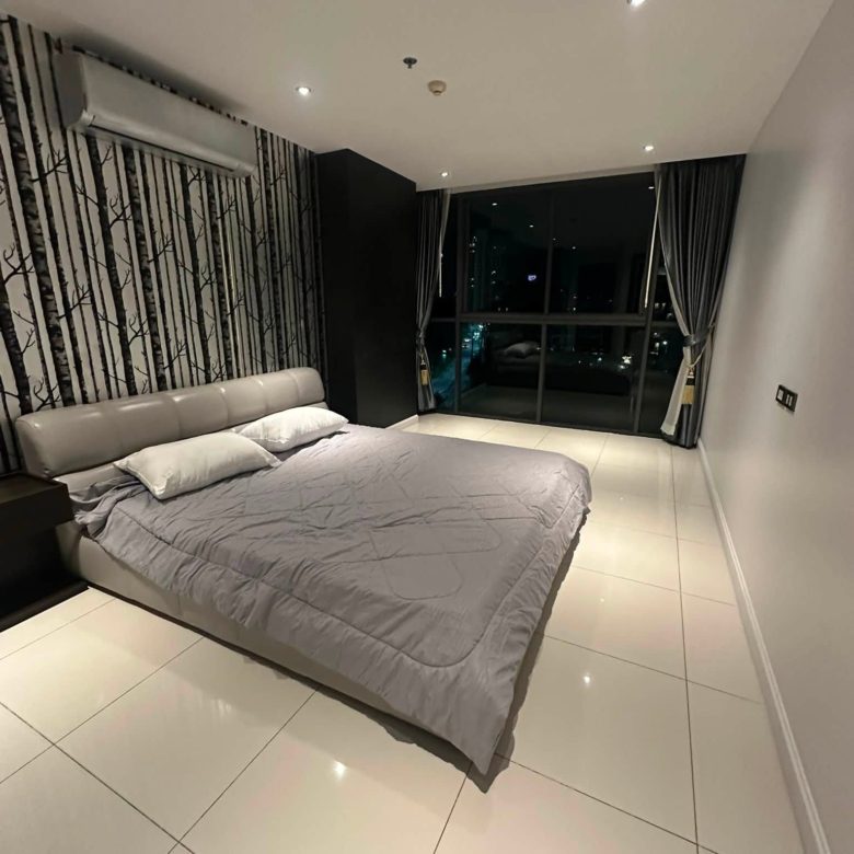 Good Location Condo 1 Bed, 1 Bath 65 SQM. @ The Point Pratamnak Condo