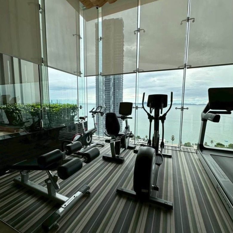 Convenient Transportation Condo 1 Bed, 1 Bath 36 SQM. @ The Riviera Wongamat Beach
