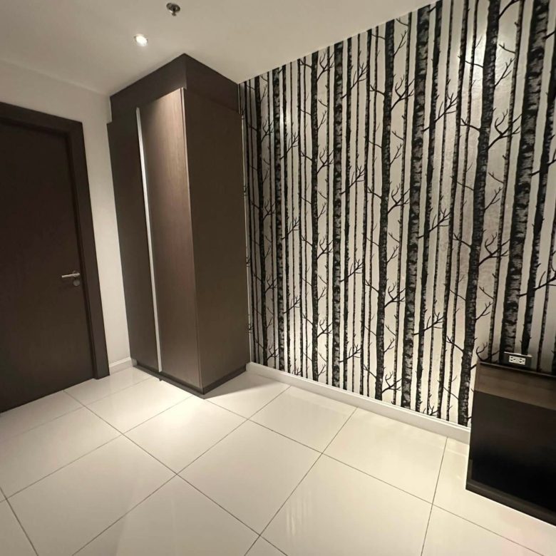 Good Location Condo 1 Bed, 1 Bath 65 SQM. @ The Point Pratamnak Condo