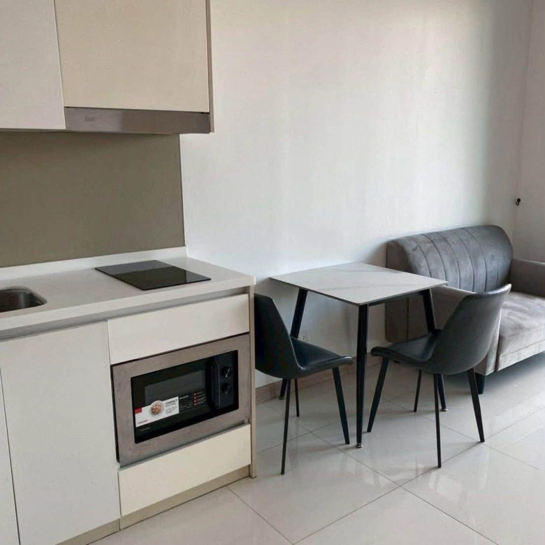 Convenient Transportation Condo 1 Bed, 1 Bath 36 SQM. @ The Riviera Wongamat Beach