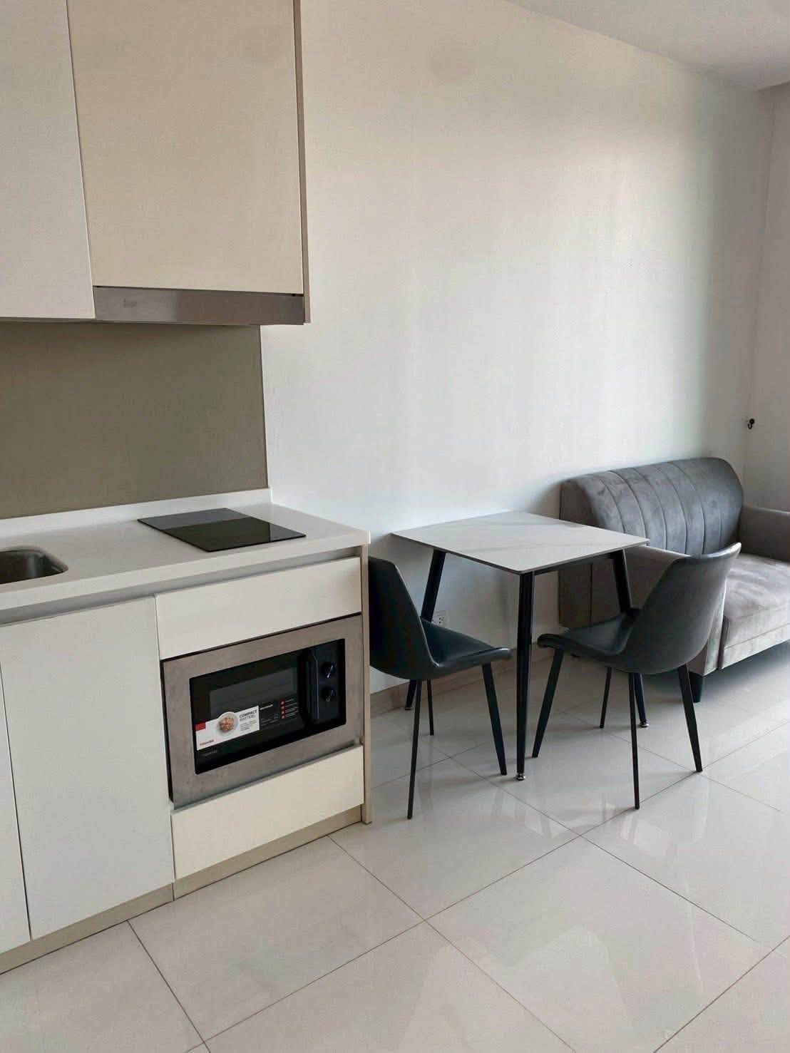 Convenient Transportation Condo 1 Bed, 1 Bath 36 SQM. @ The Riviera Wongamat Beach