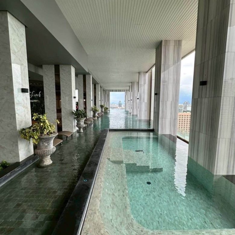 Convenient Transportation Condo 1 Bed, 1 Bath 36 SQM. @ The Riviera Wongamat Beach