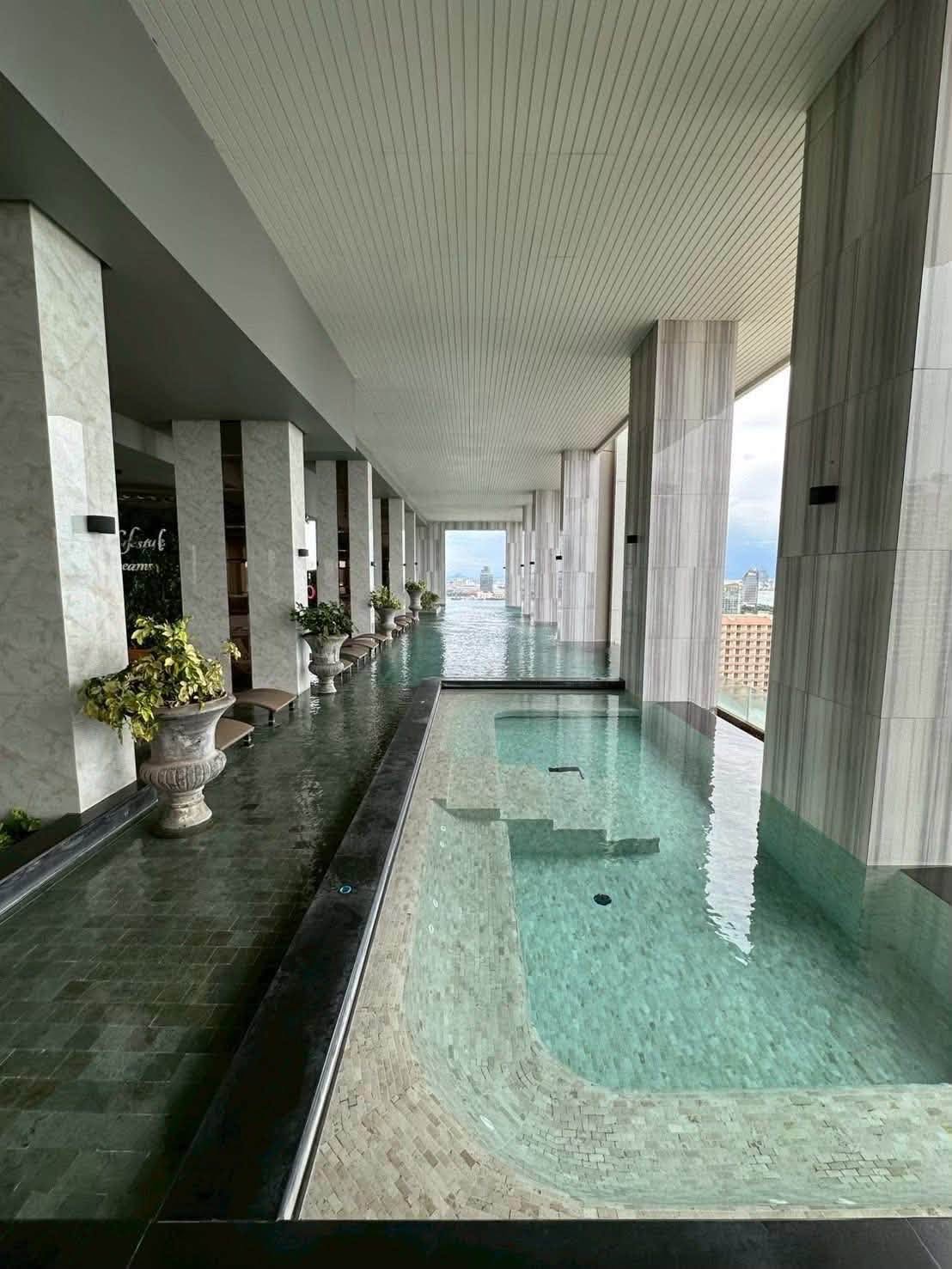 Convenient Transportation Condo 1 Bed, 1 Bath 36 SQM. @ The Riviera Wongamat Beach