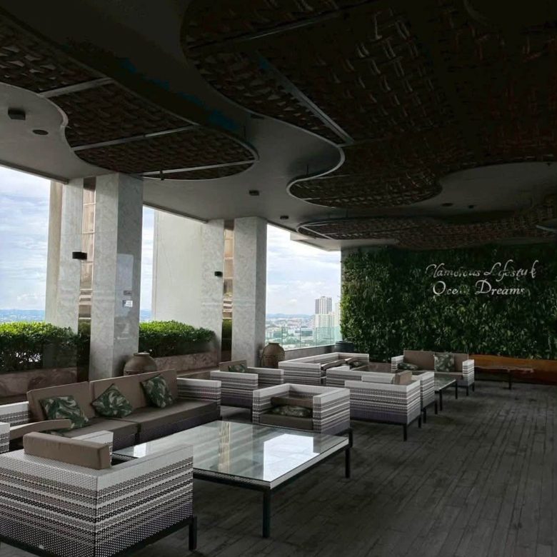 Convenient Transportation Condo 1 Bed, 1 Bath 36 SQM. @ The Riviera Wongamat Beach