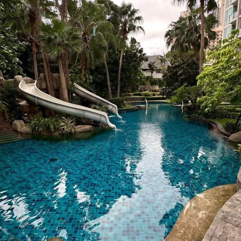 Convenient Transportation Condo 1 Bed, 1 Bath 36 SQM. @ The Riviera Wongamat Beach