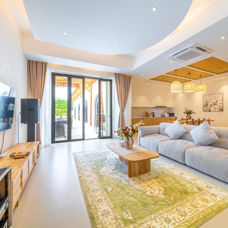 A Spacious Pool Villa 4 Bed, 5 Bath 105 SQW. @ Jomtien Area