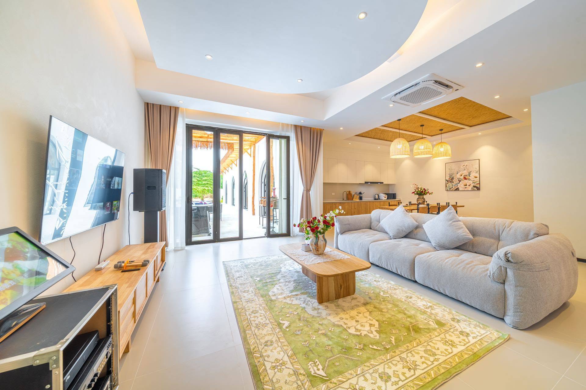 A Spacious Pool Villa 4 Bed, 5 Bath 105 SQW. @ Jomtien Area