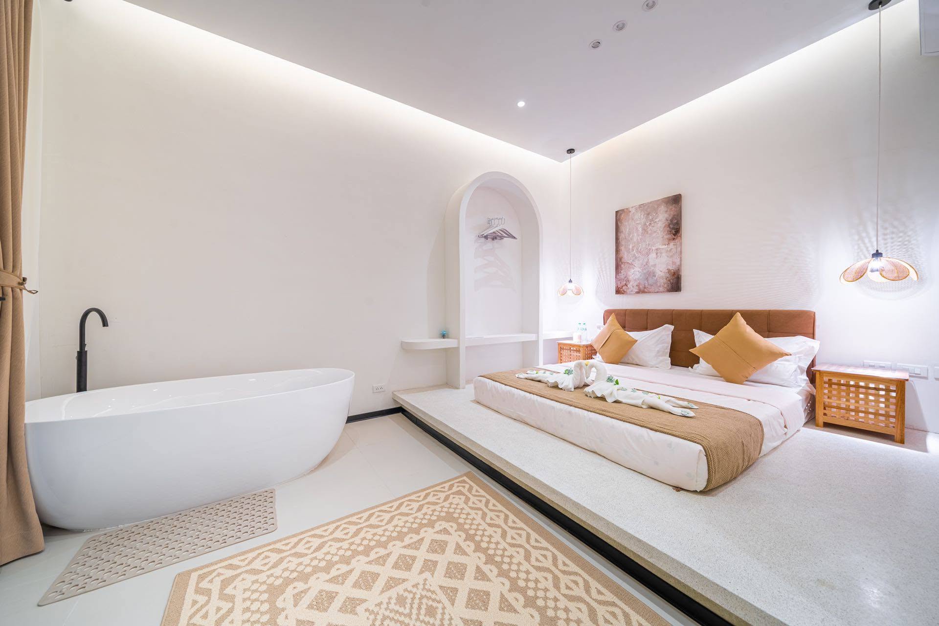 A Spacious Pool Villa 4 Bed, 5 Bath 105 SQW. @ Jomtien Area