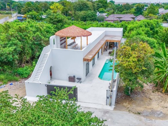 A Spacious Pool Villa 4 Bed, 5 Bath 105 SQW. @ Jomtien Area