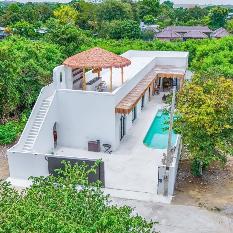 A Spacious Pool Villa 4 Bed, 5 Bath 105 SQW. @ Jomtien Area