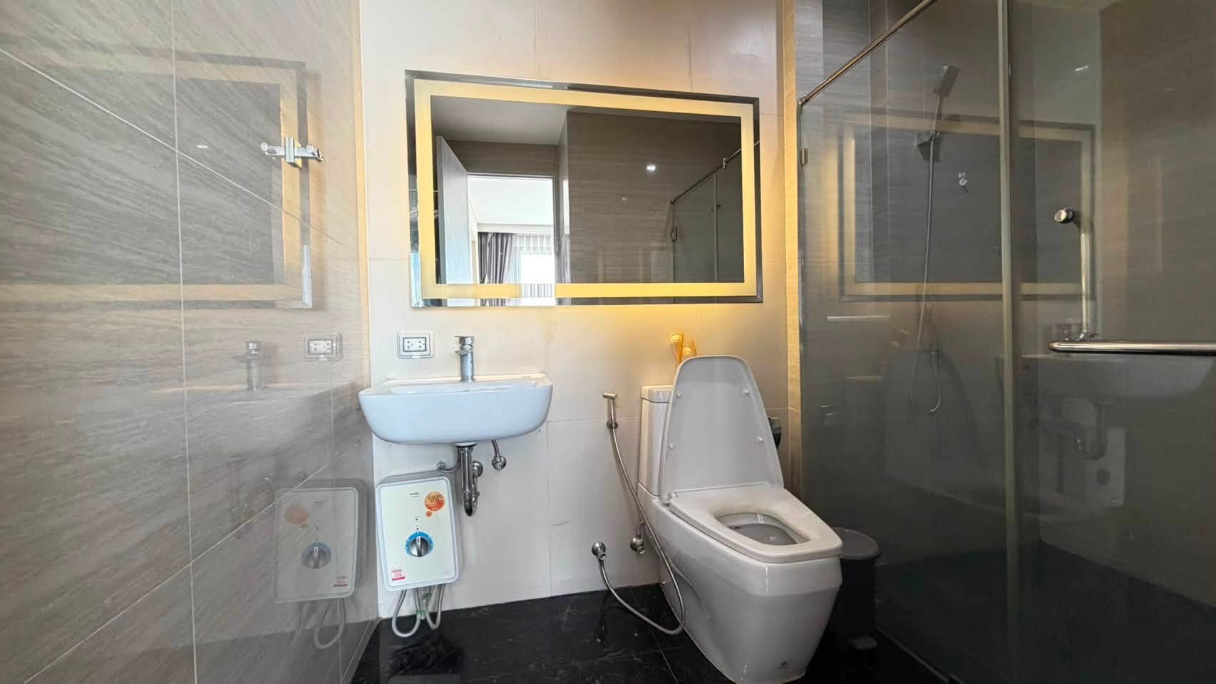 Premium Condo 1 Bed, 1 Bath 43.56 SQM. @ Aeras Condo
