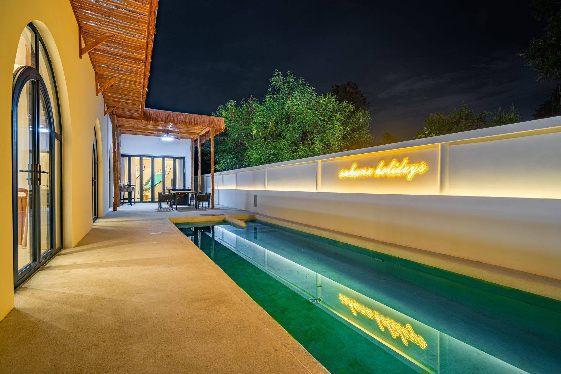 A Spacious Pool Villa 4 Bed, 5 Bath 105 SQW. @ Jomtien Area