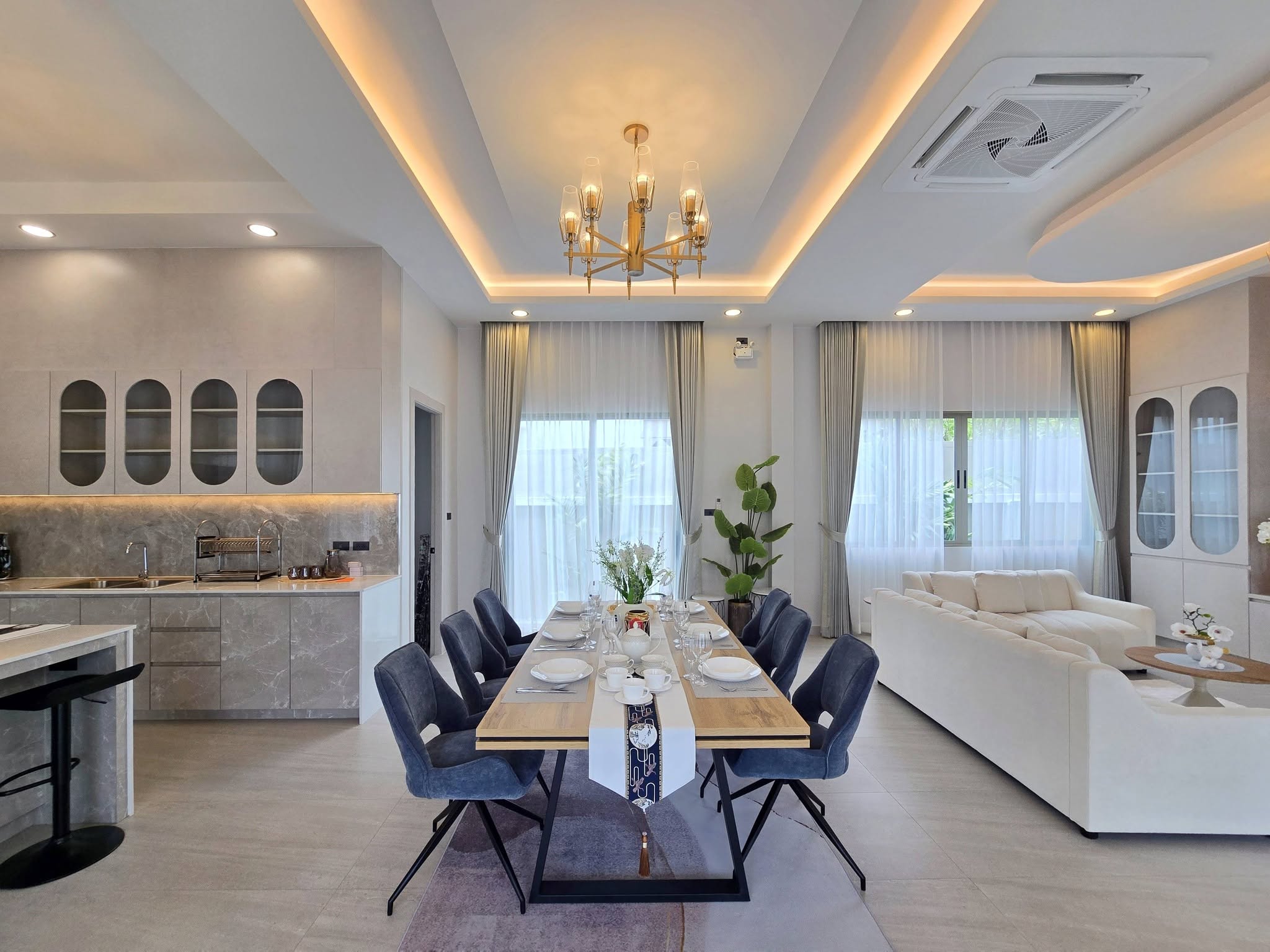 Luxury Pool Villa 4 Bed, 4 Bath 130 SQW. @ Soi Pornprapha Nimit 19