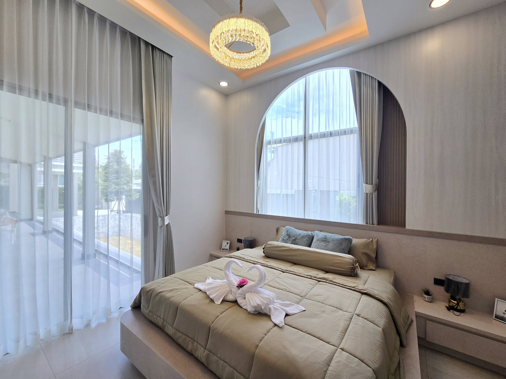 Luxury Pool Villa 4 Bed, 4 Bath 130 SQW. @ Soi Pornprapha Nimit 19