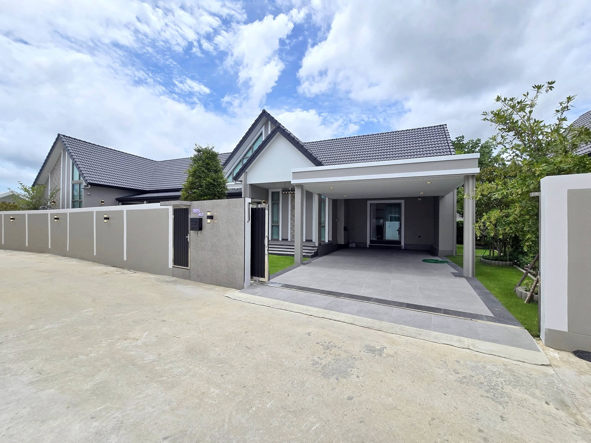 Luxury Pool Villa 4 Bed, 4 Bath 130 SQW. @ Soi Pornprapha Nimit 19