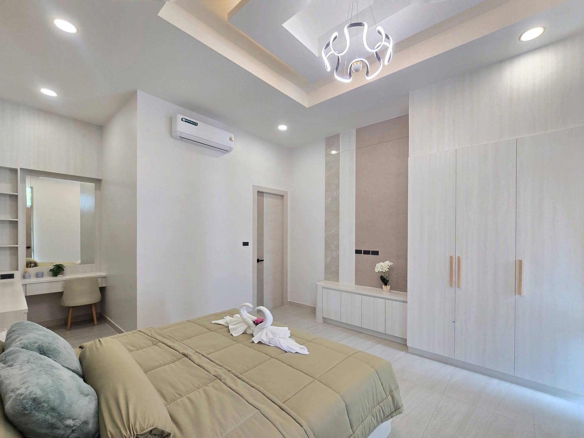 Luxury Pool Villa 4 Bed, 4 Bath 130 SQW. @ Soi Pornprapha Nimit 19
