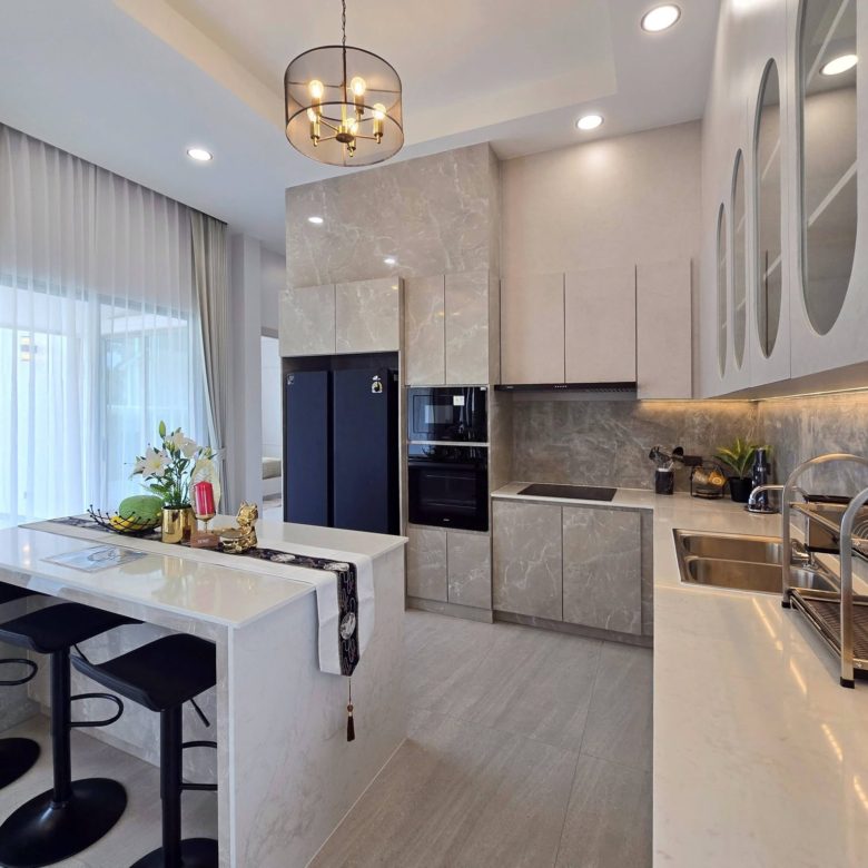 Luxury Pool Villa 4 Bed, 4 Bath 130 SQW. @ Soi Pornprapha Nimit 19