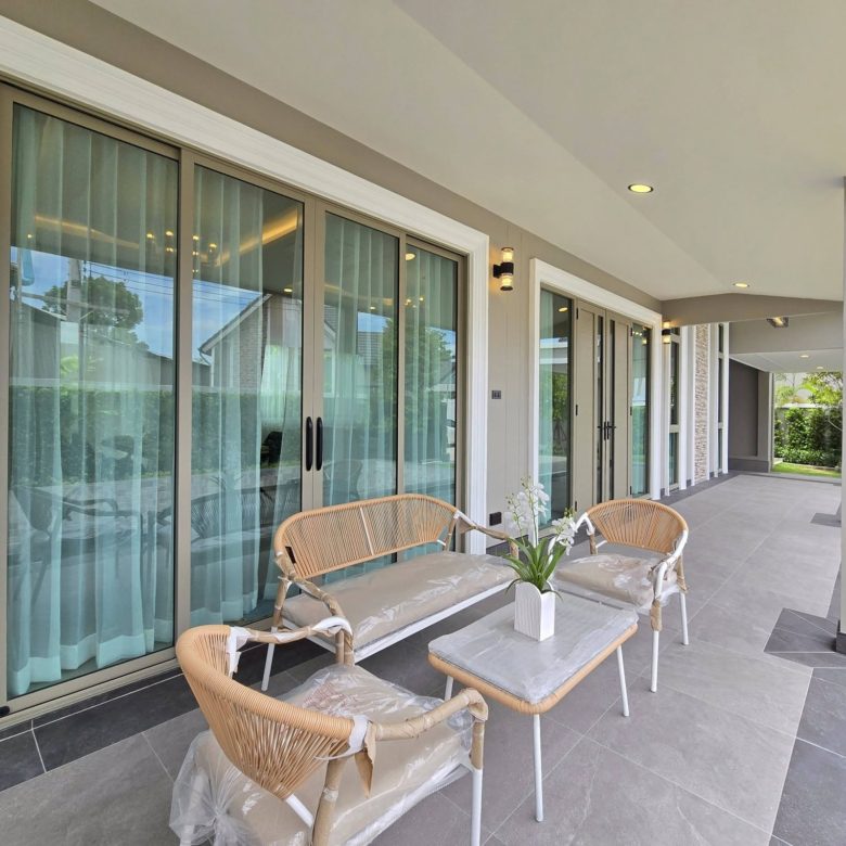 Luxury Pool Villa 4 Bed, 4 Bath 130 SQW. @ Soi Pornprapha Nimit 19