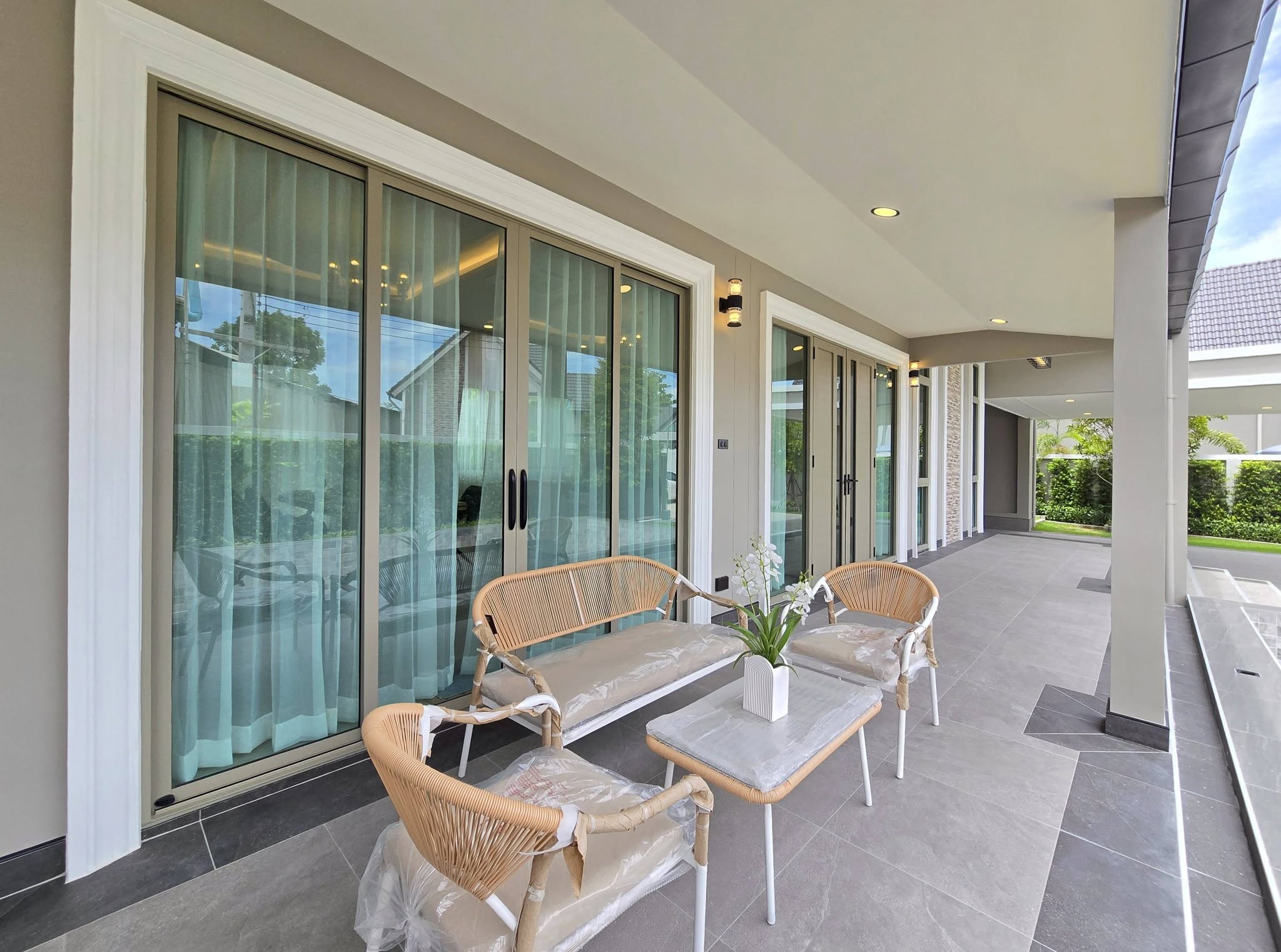Luxury Pool Villa 4 Bed, 4 Bath 130 SQW. @ Soi Pornprapha Nimit 19
