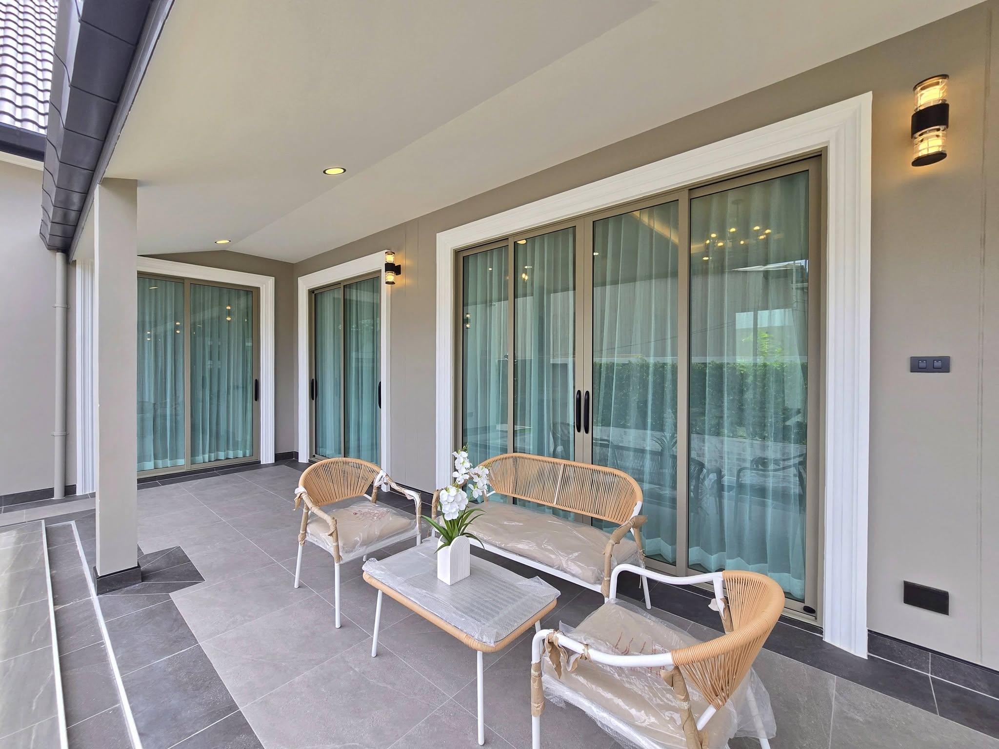 Luxury Pool Villa 4 Bed, 4 Bath 130 SQW. @ Soi Pornprapha Nimit 19