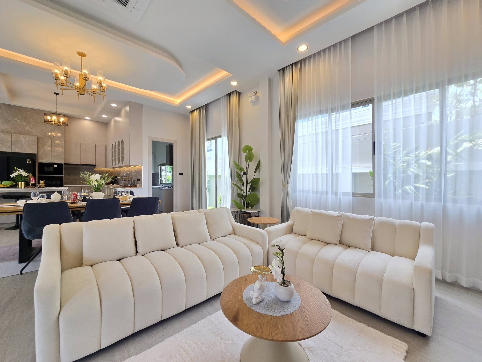 Luxury Pool Villa 4 Bed, 4 Bath 130 SQW. @ Soi Pornprapha Nimit 19