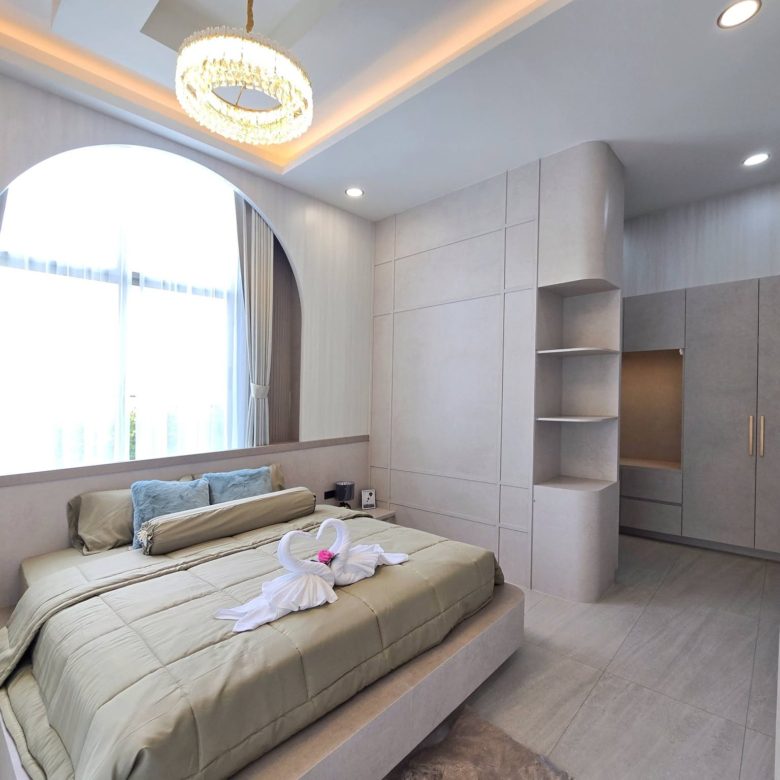 Luxury Pool Villa 4 Bed, 4 Bath 130 SQW. @ Soi Pornprapha Nimit 19