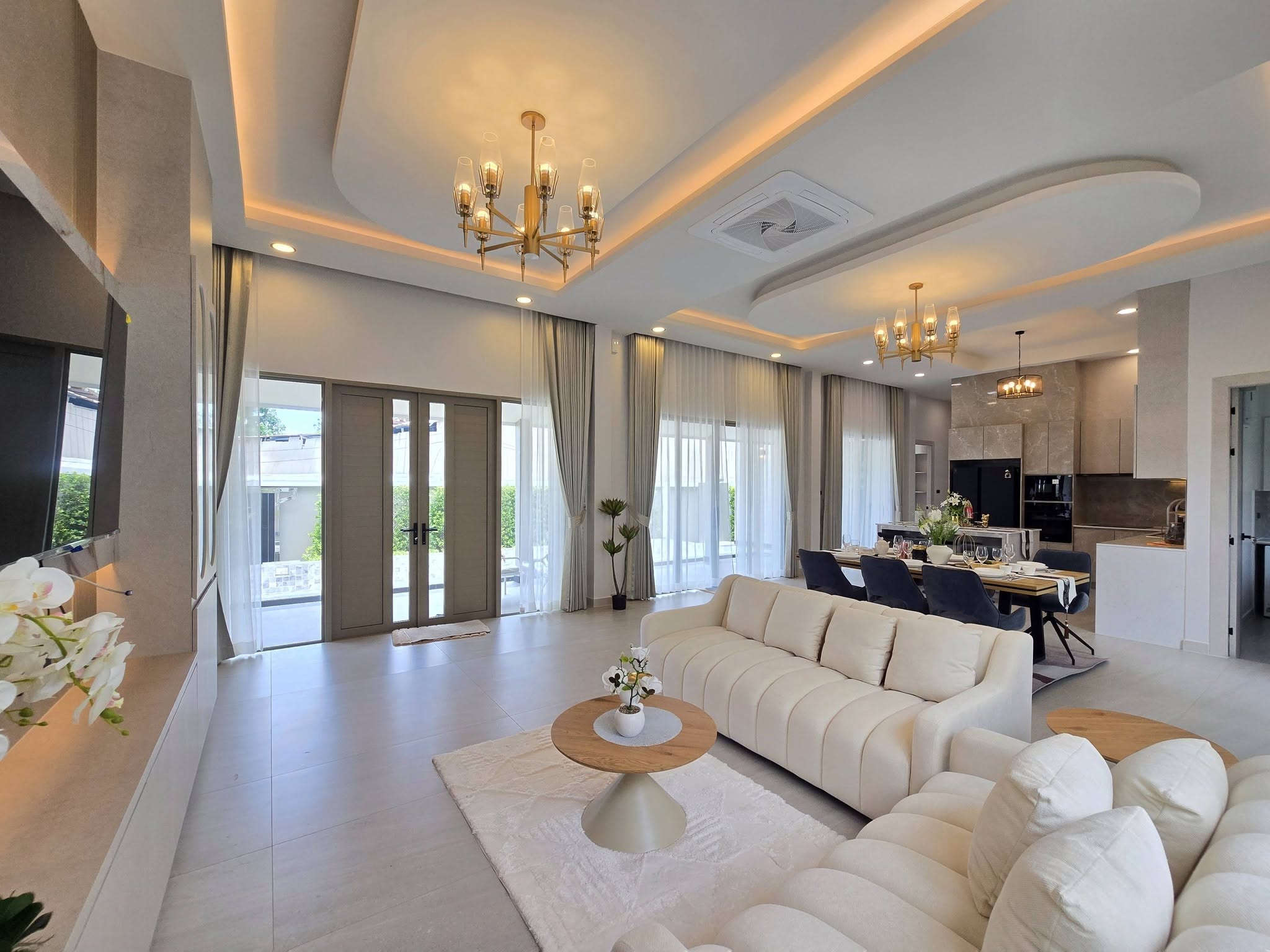 Luxury Pool Villa 4 Bed, 4 Bath 130 SQW. @ Soi Pornprapha Nimit 19
