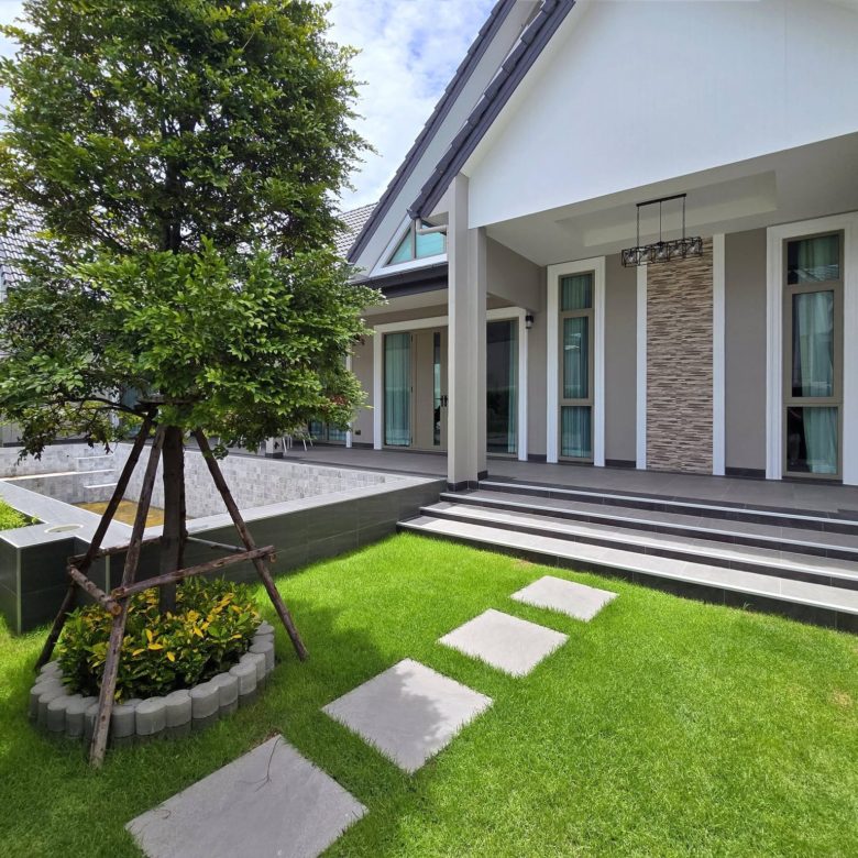 Luxury Pool Villa 4 Bed, 4 Bath 130 SQW. @ Soi Pornprapha Nimit 19