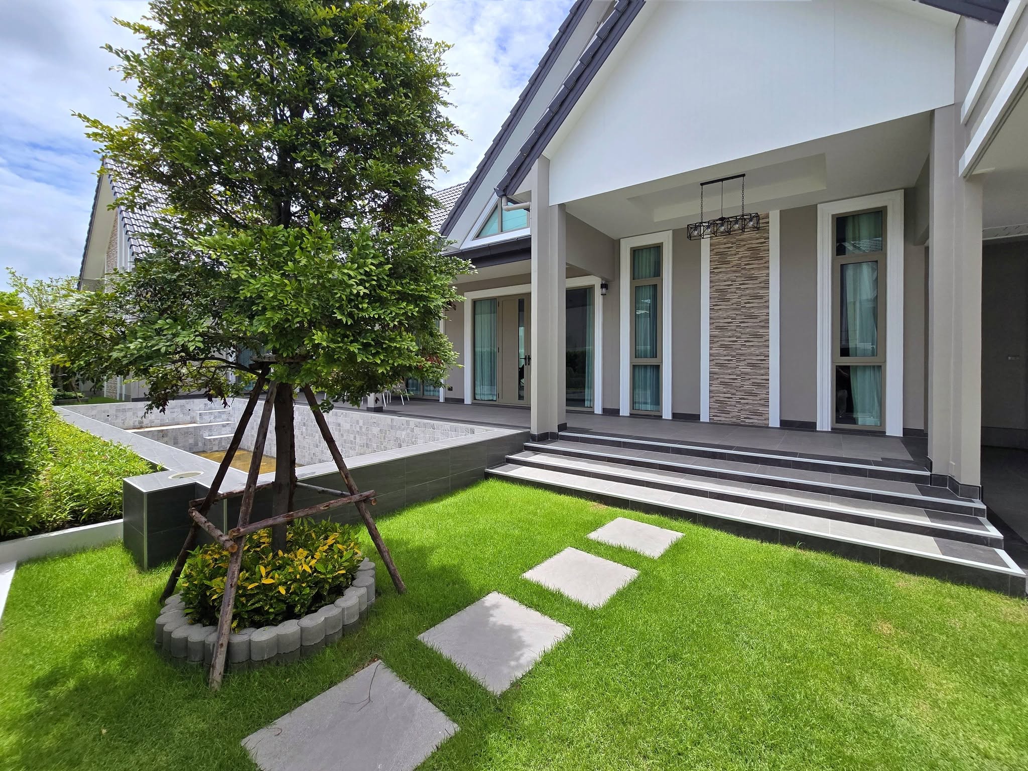 Luxury Pool Villa 4 Bed, 4 Bath 130 SQW. @ Soi Pornprapha Nimit 19