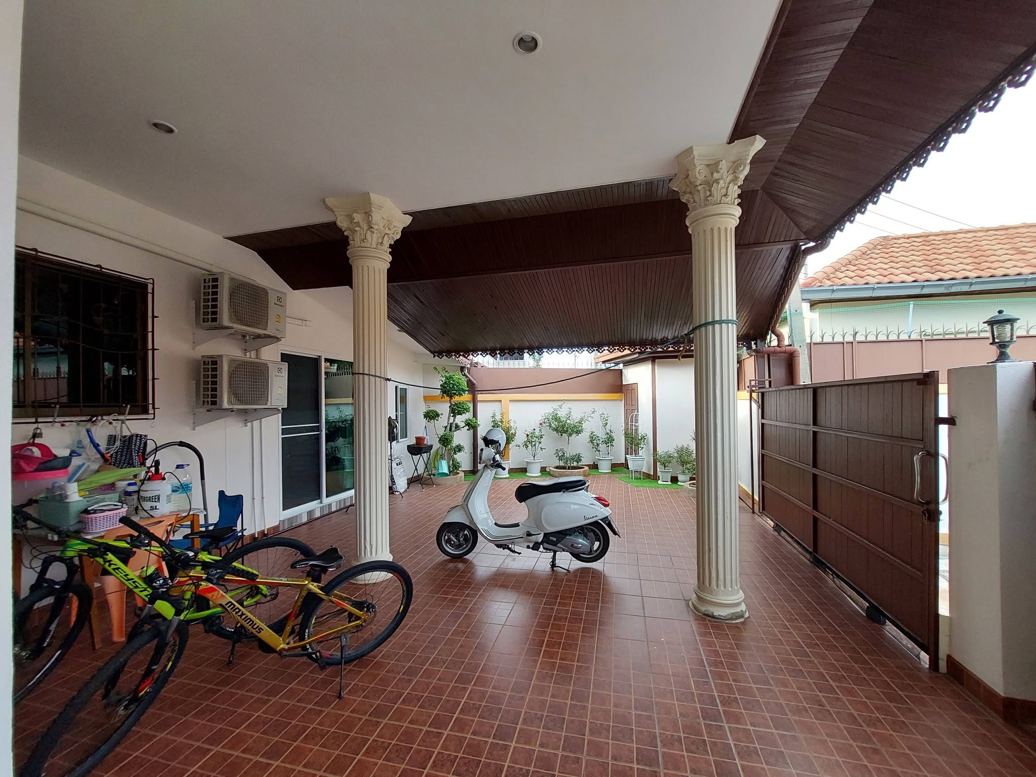 Nice home in a top location  3 Bed, 3 Bath 56 SQW.@ Bann Ekmongkol 8