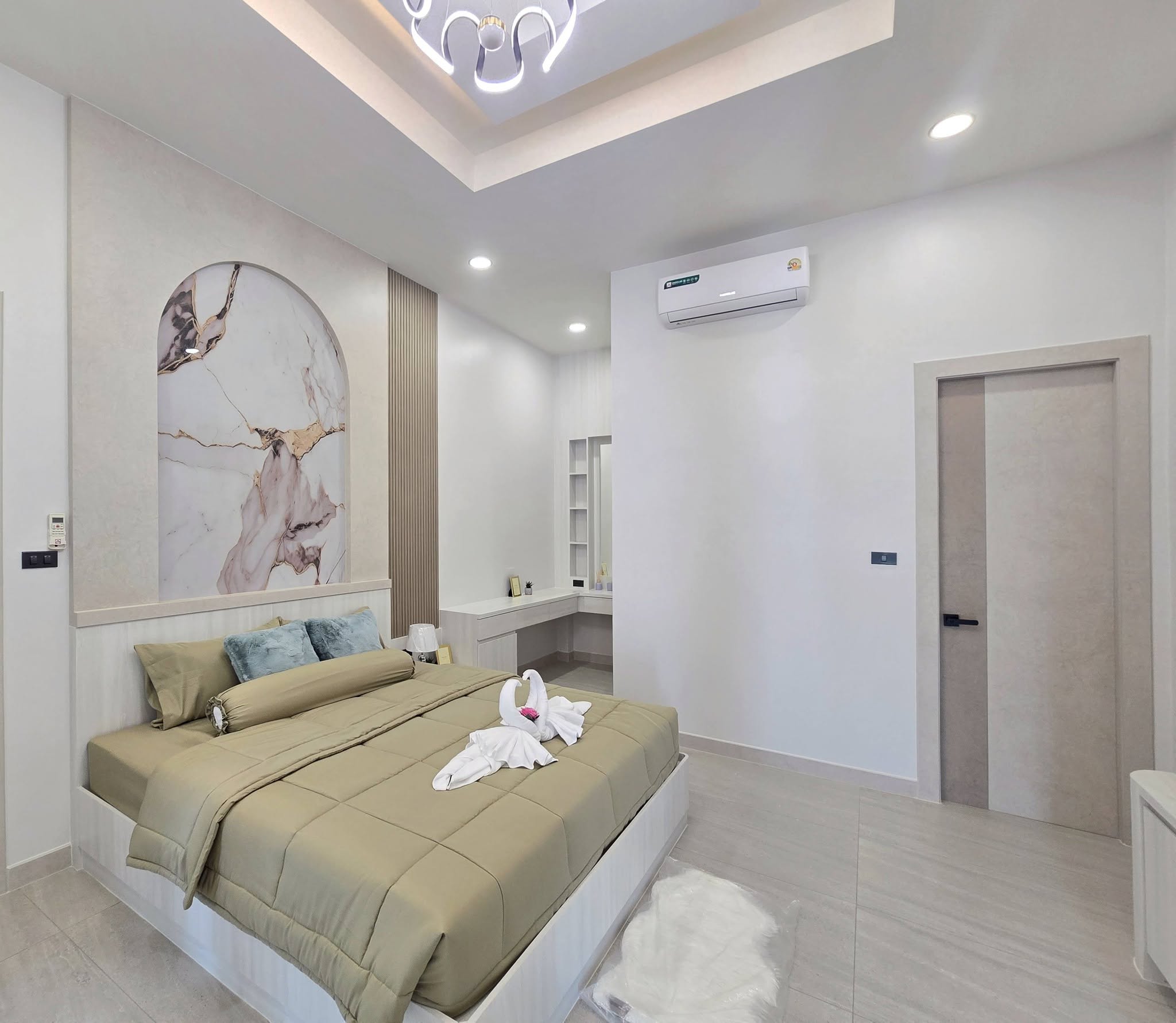 Luxury Pool Villa 4 Bed, 4 Bath 130 SQW. @ Soi Pornprapha Nimit 19