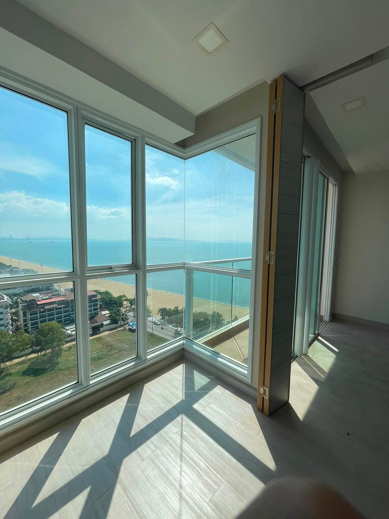 Desirable Condo 1 Bed, 1 Bath 40 SQM.@ Cetus Beachfront Pattaya