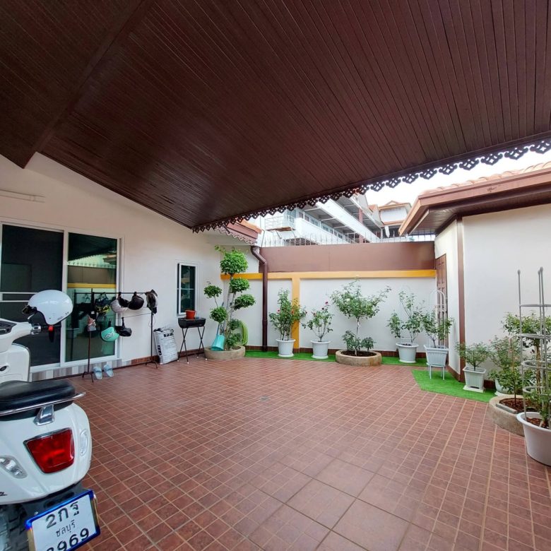 Nice home in a top location  3 Bed, 3 Bath 56 SQW.@ Bann Ekmongkol 8