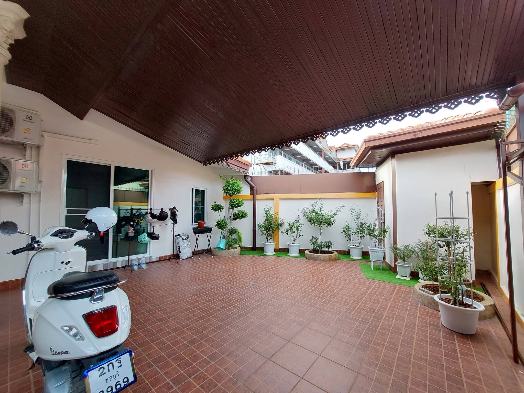 Nice home in a top location  3 Bed, 3 Bath 56 SQW.@ Bann Ekmongkol 8
