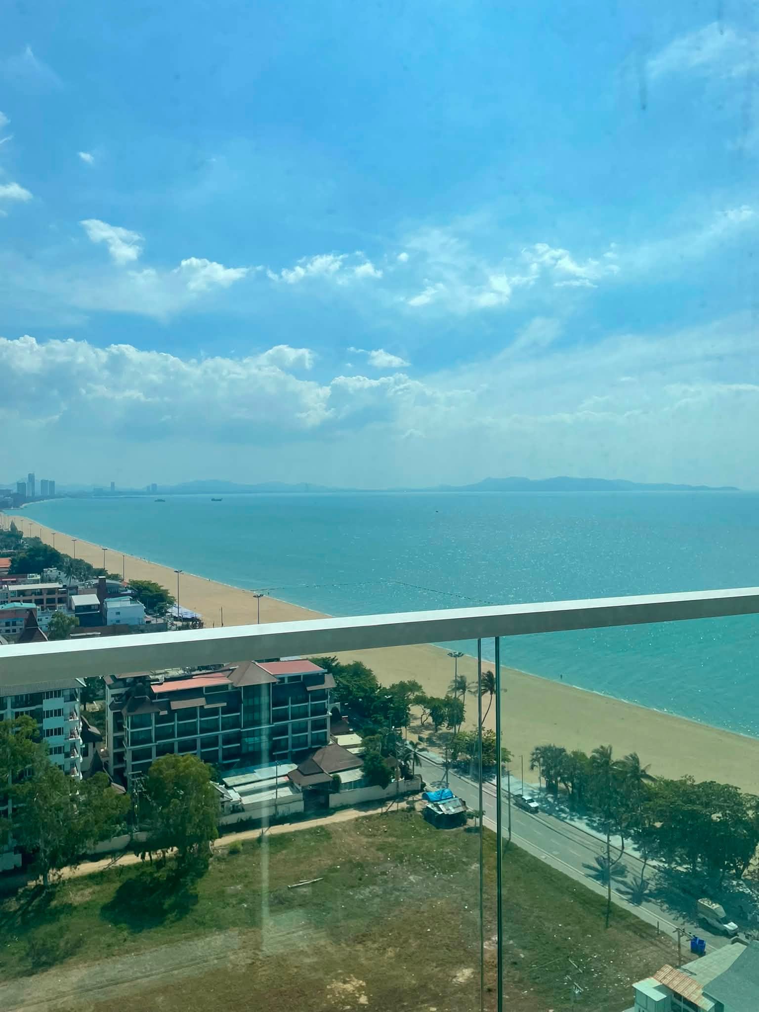 Desirable Condo 1 Bed, 1 Bath 40 SQM.@ Cetus Beachfront Pattaya