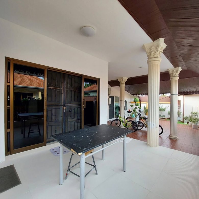 Nice home in a top location  3 Bed, 3 Bath 56 SQW.@ Bann Ekmongkol 8