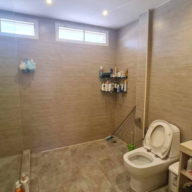 Nice home in a top location  3 Bed, 3 Bath 56 SQW.@ Bann Ekmongkol 8
