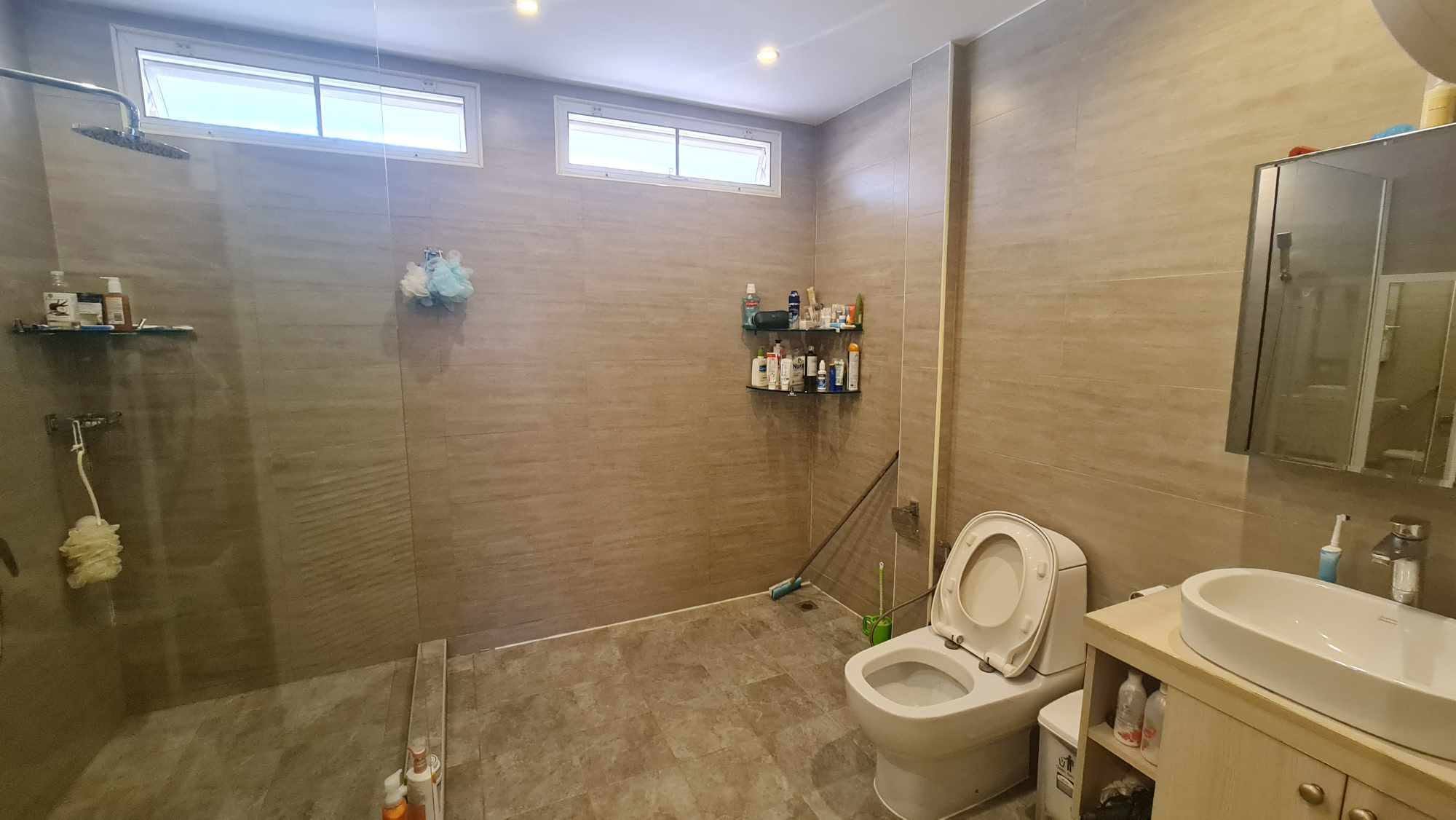 Nice home in a top location  3 Bed, 3 Bath 56 SQW.@ Bann Ekmongkol 8