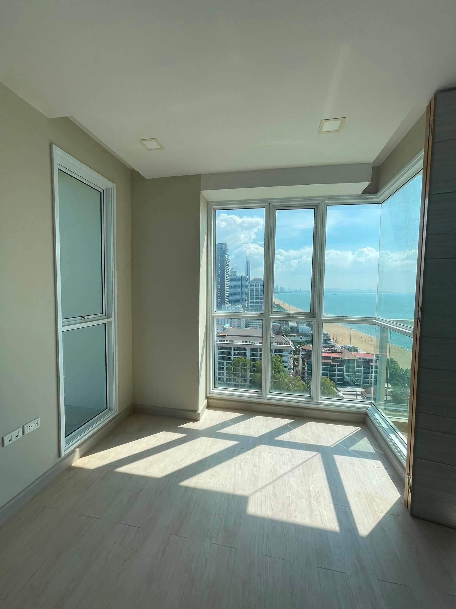Desirable Condo 1 Bed, 1 Bath 40 SQM.@ Cetus Beachfront Pattaya