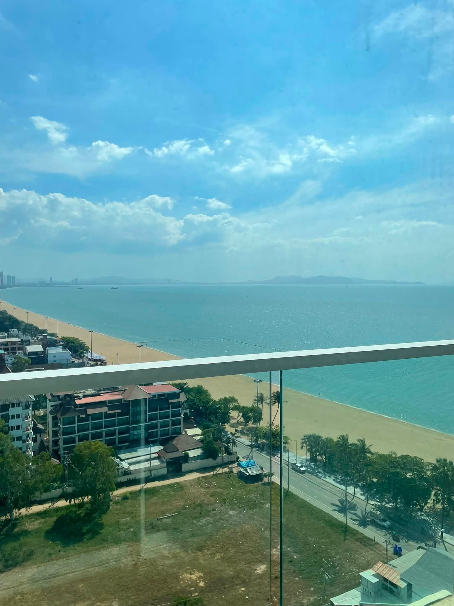 Desirable Condo 1 Bed, 1 Bath 40 SQM.@ Cetus Beachfront Pattaya