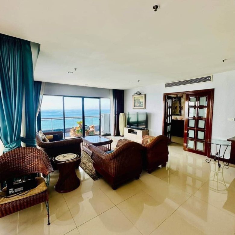 Lucrative Condo 3 Bed, 3 Bath 245 SQM.@ Bann Hard U Thong Pattaya