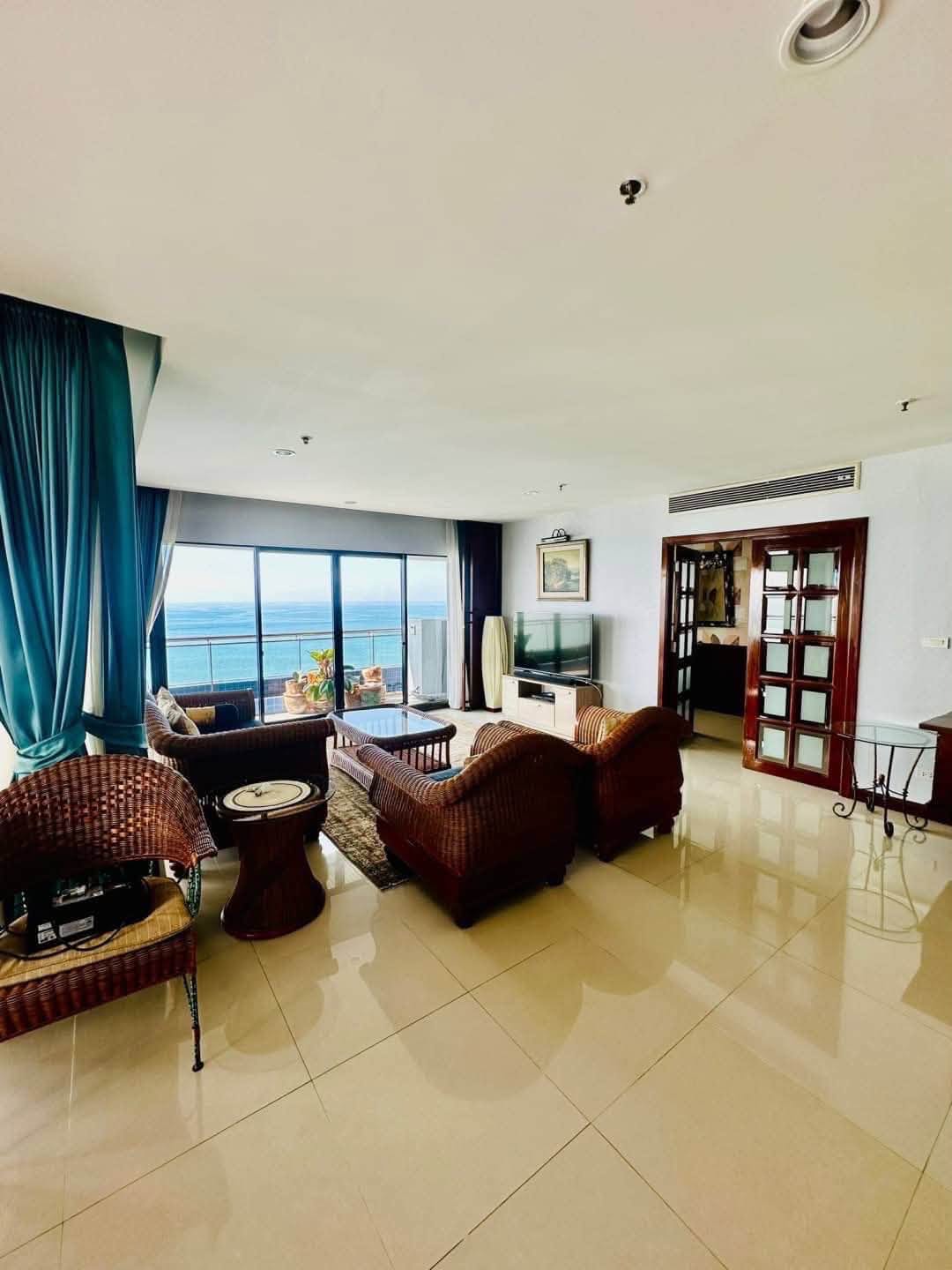 Lucrative Condo 3 Bed, 3 Bath 245 SQM.@ Bann Hard U Thong Pattaya