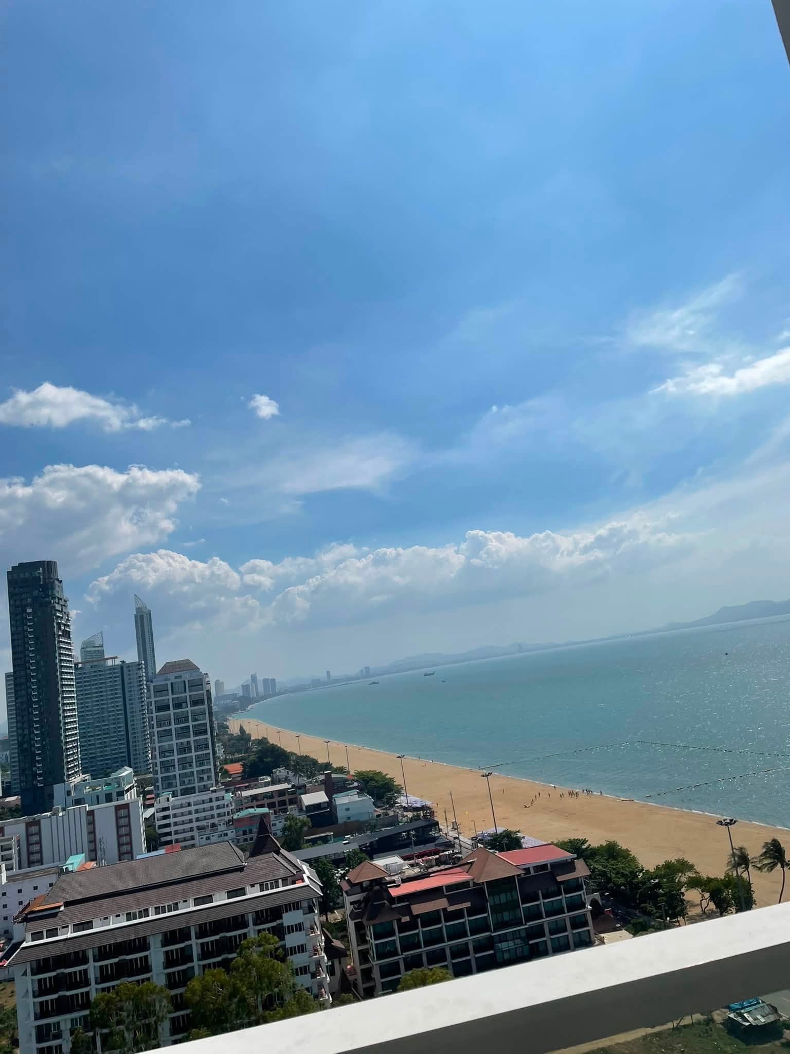 778025525_28110559085248378_7293180619854238176_n Desirable Condo 1 Bed, 1 Bath 40 SQM.@ Cetus Beachfront Pattaya