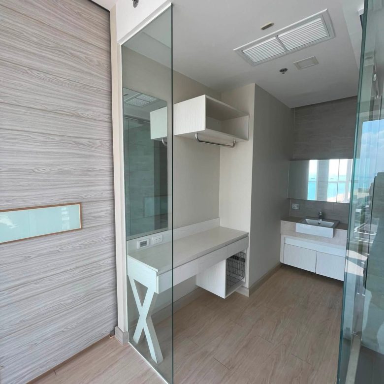 Desirable Condo 1 Bed, 1 Bath 40 SQM.@ Cetus Beachfront Pattaya