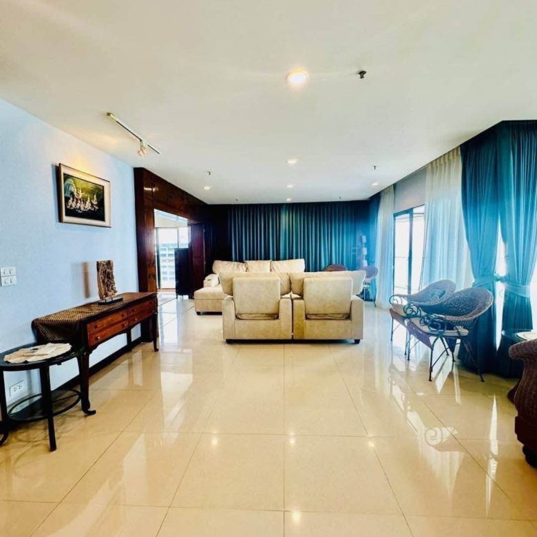 Lucrative Condo 3 Bed, 3 Bath 245 SQM.@ Bann Hard U Thong Pattaya
